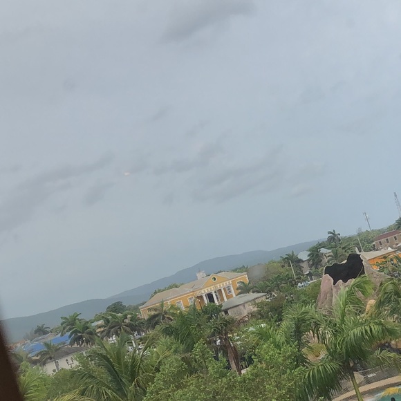 Meet your Posher, Roxanne - Picture 1 of 1